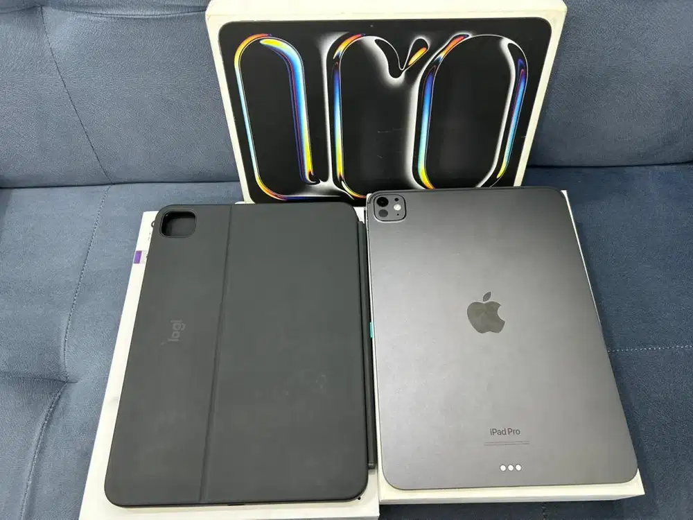 IPAD Pro M4 11-inch , Black , 256GB IBox WiFi + Magic Keyboard