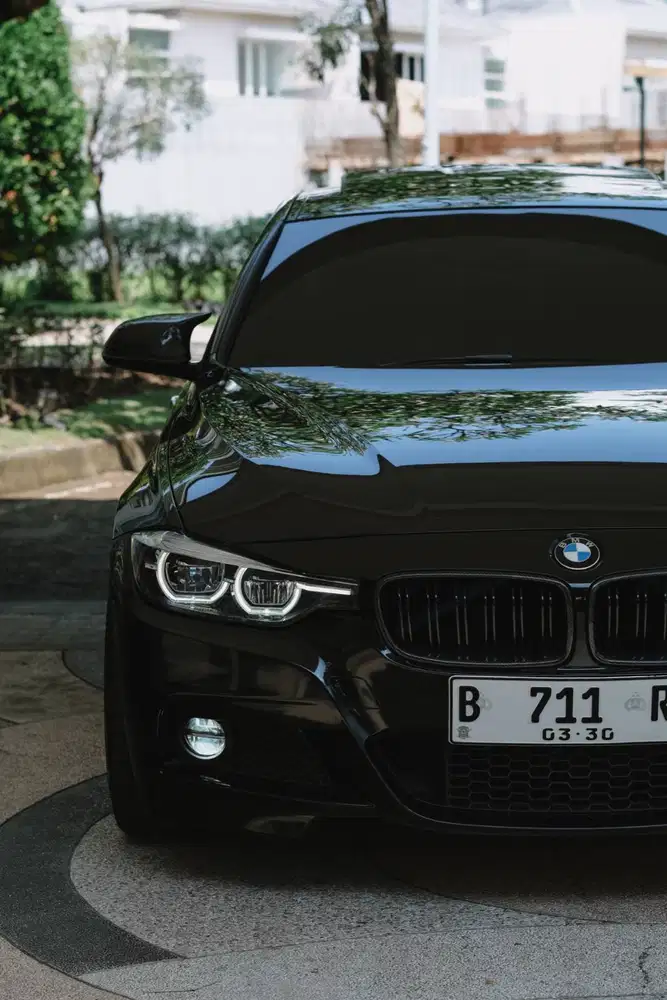 BMW F30 330i AT 2019 SHADOW MSPORT KM 52 RIBU TANGAN PERTAMA