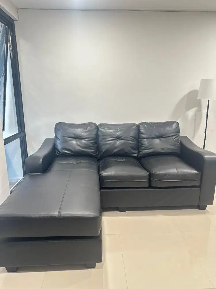 Dijual cepat sofa Kulit good condition