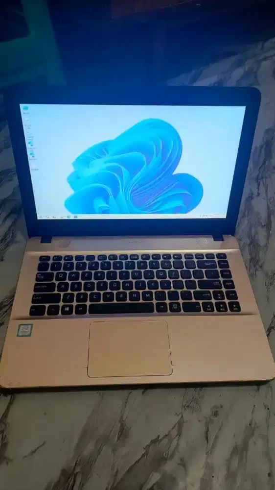 Laptop Asus core i3 gen 6 normal ssd