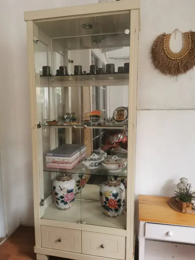 Jual lemari pajangan
