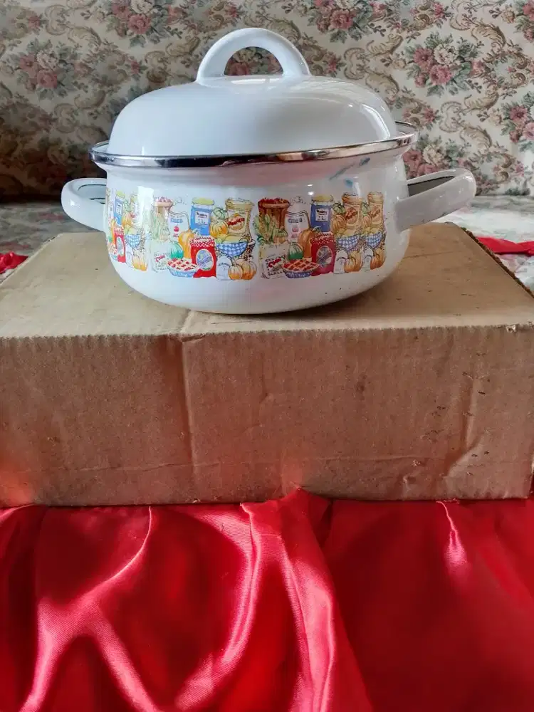 sauce pot uk 18cm