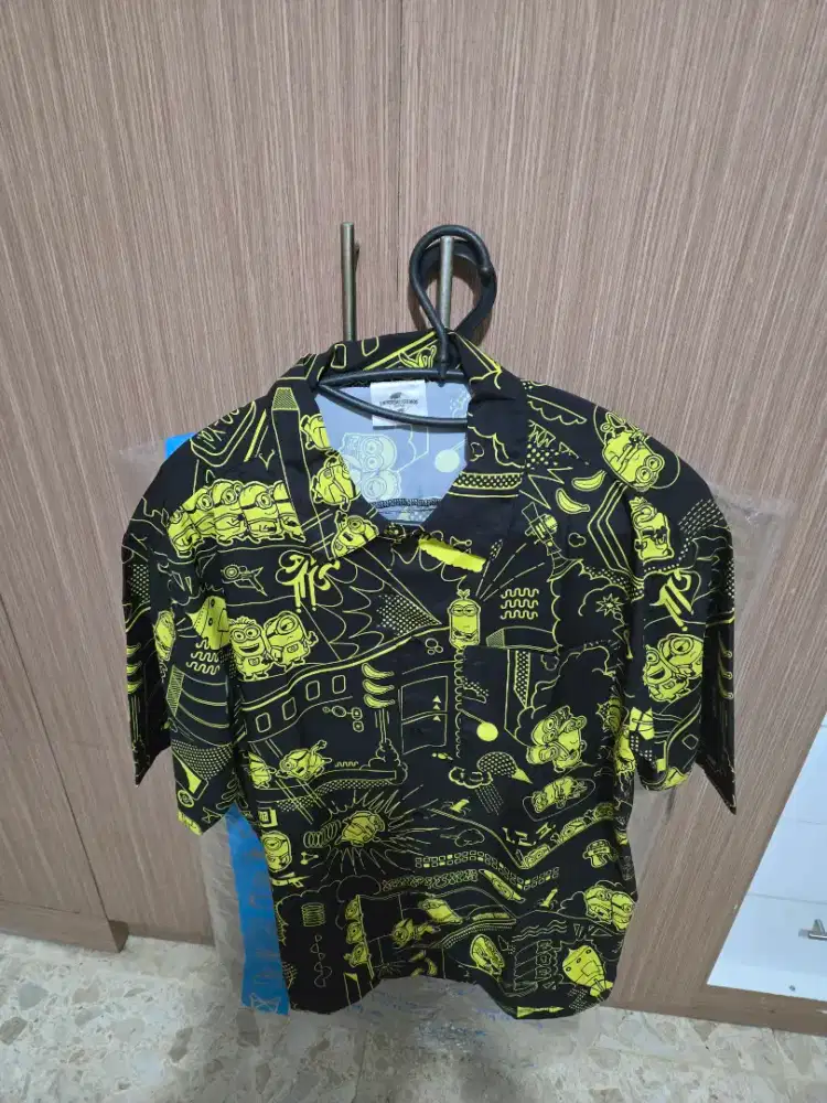 Kemeja golf sport Minion Black yellow Universal