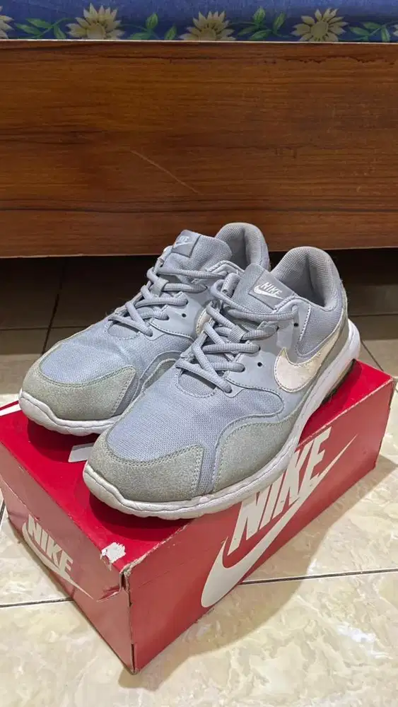 SEPATU SNEAKERS LARI PRIA NIKE AIR MAX NOSTALGIC WOLF GREY SIZE 41