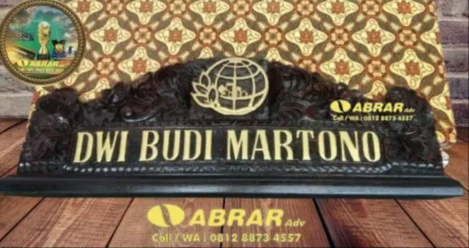 PAPAN NAMA MEJA UKIRAN KAYU