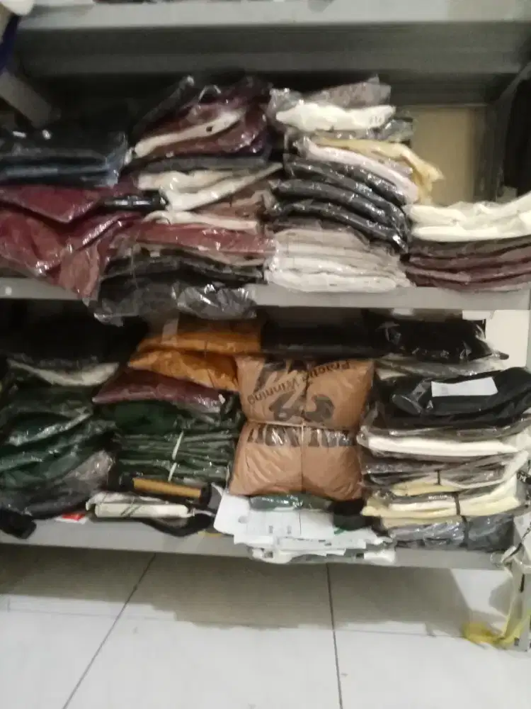 Baju baru cuci gudang