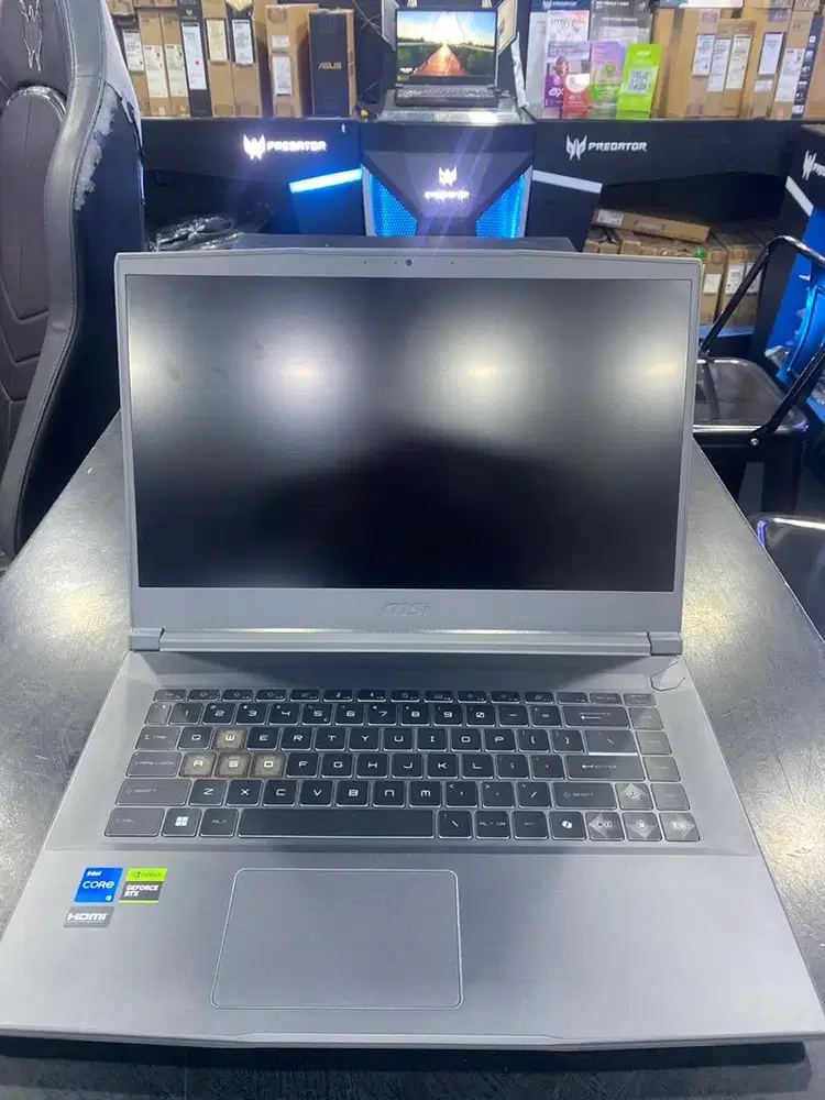 Laptop MSI THIN 15 B13V, Ram 8 intel core i7 RTX 40 50