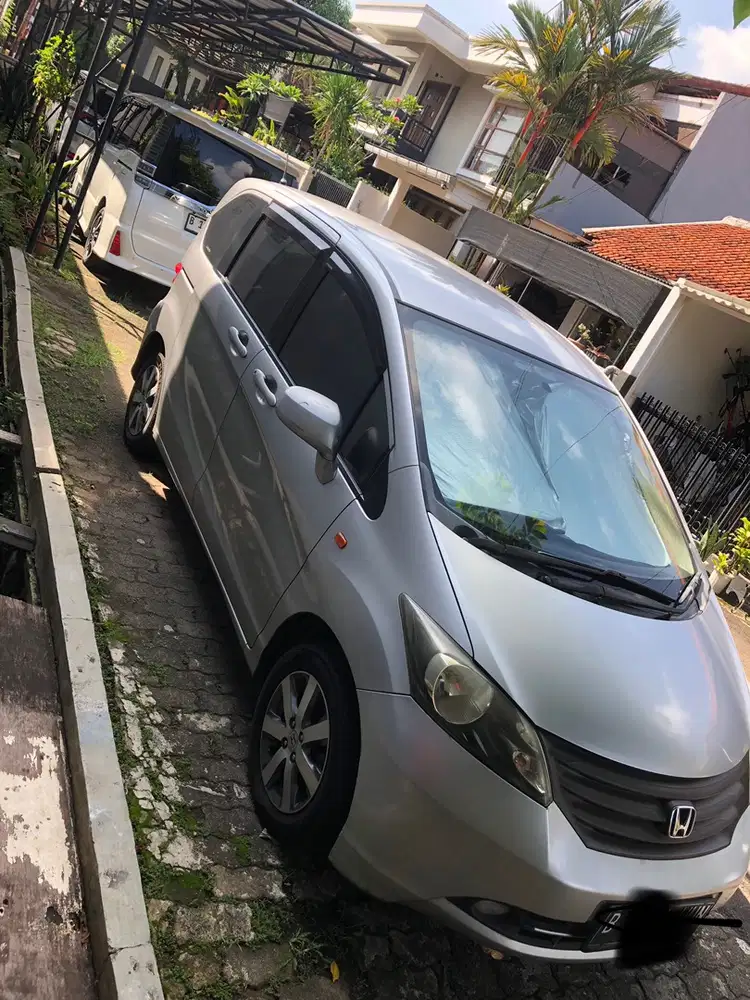 Honda Freed 2010 Bensin