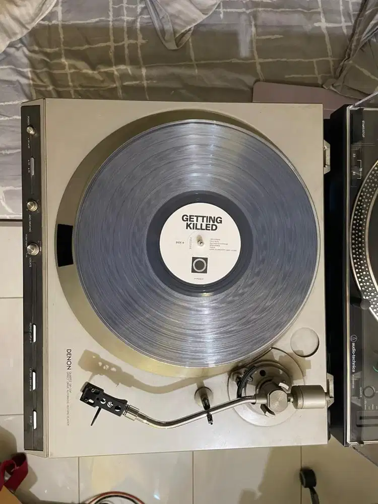 Paket Turntable Vinyl Denon DP-33F + Phono Amp
