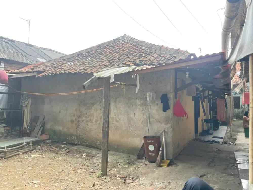 Dijual Rumah Kontrakan SHM Dekat Alun-Alun Kota Karawang, Luas 86 m²