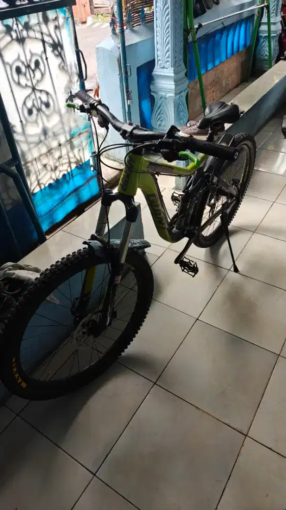 Sepeda gunung Enduro Giant reign 2 2013 HARGA BOLEH NET