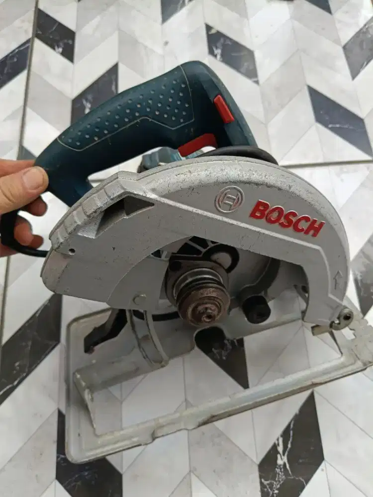 Mesin Gergaji Potong Kayu Bosch GKS7000
