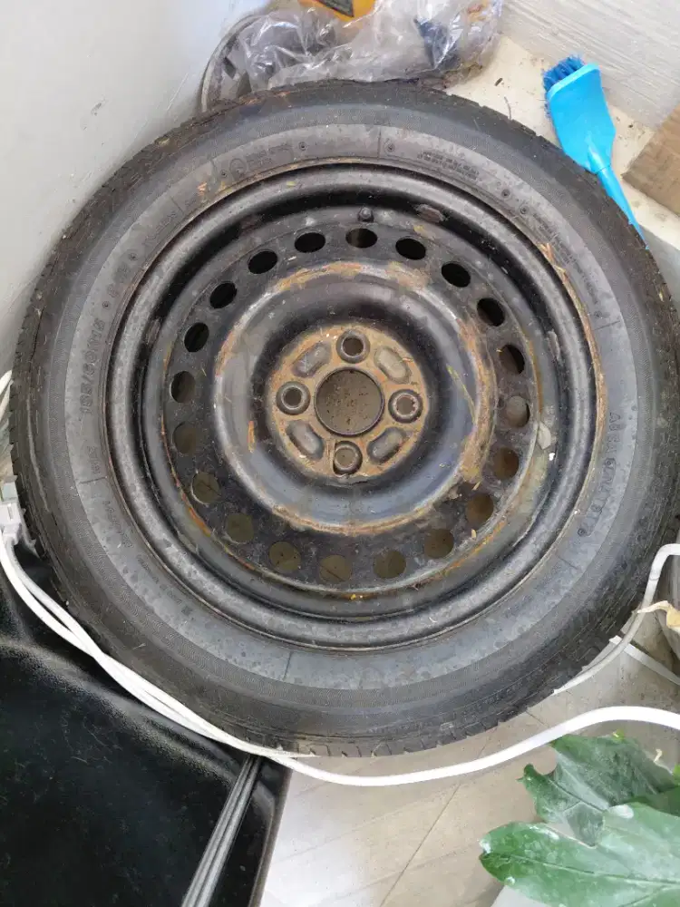 Velg kaleng dan ban ring 15