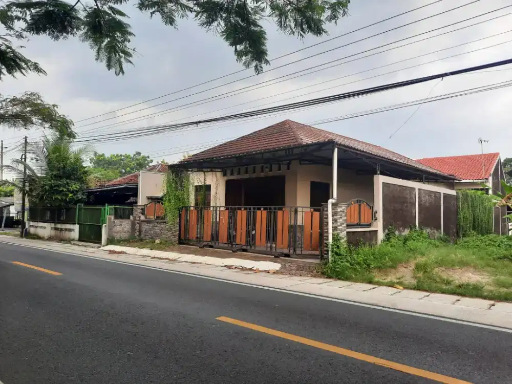 DISEWAKAN RUMAH + RUANG USAHA STRATEGIS AREA PEMDA BANTUL