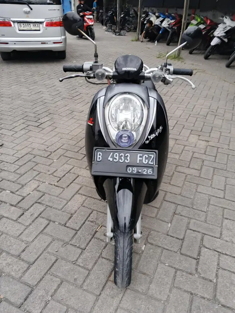 Scoopy Fi tahun 2011. Pajak hidup