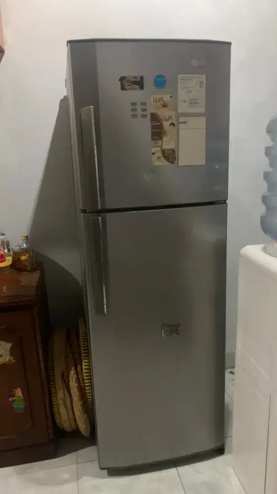Kulkas LG 2pintu 256L preloved