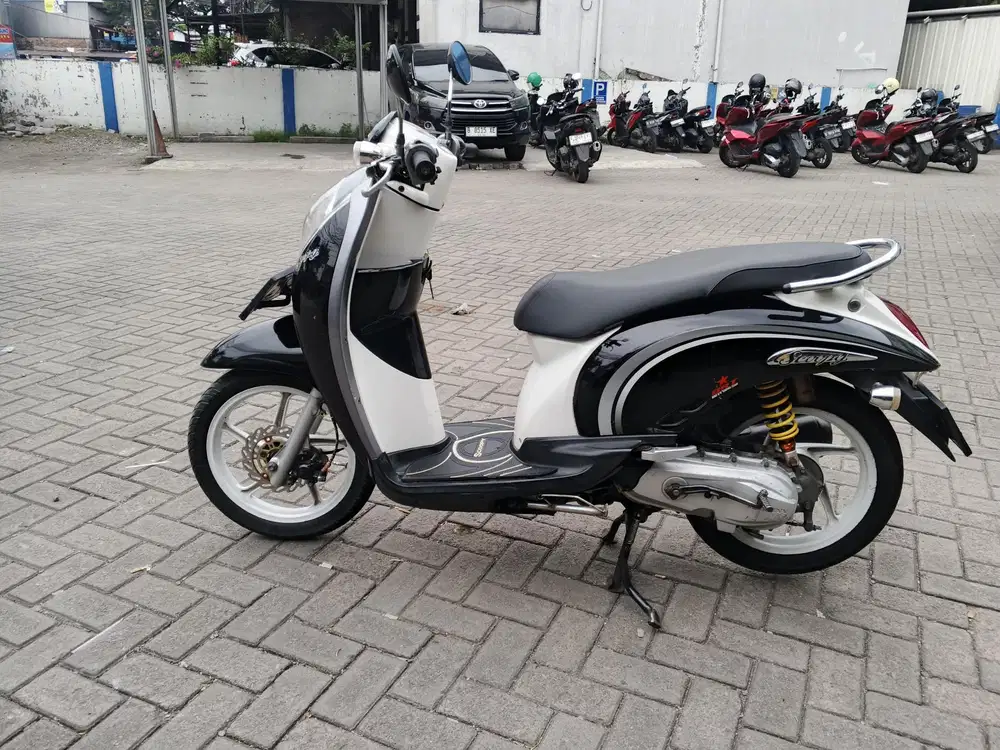 Scoopy Fi tahun 2011. Pajak hidup