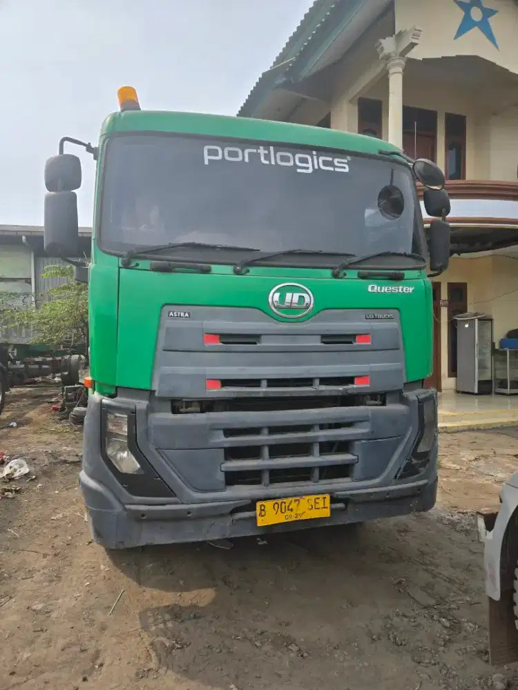 Head Trailer UD Quester GKE 280 Tahun 2019