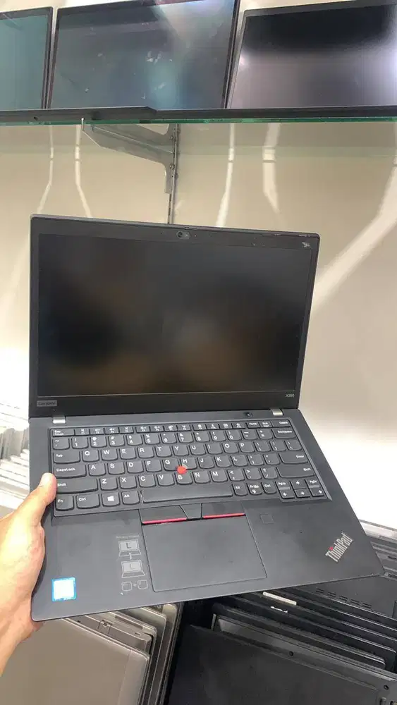Lenovo Thinkpad X390 Core i7 Gen 8 •Ram : 16 GB •SSD : 256 GB *RVN