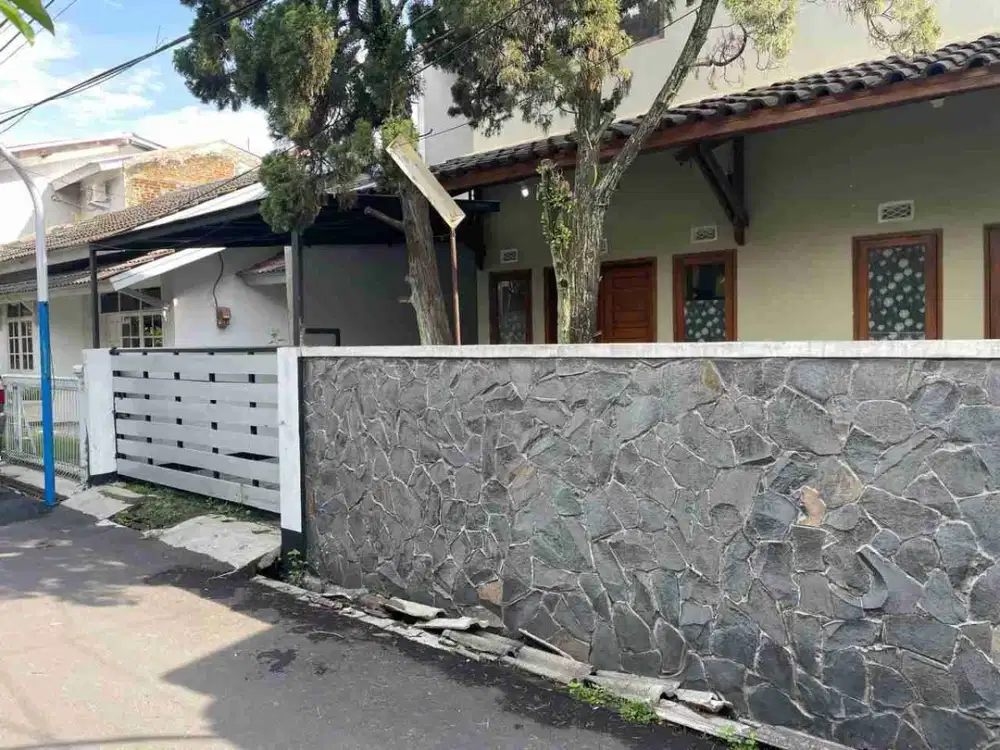 Dijual Rumah 2 Lantai Siap Huni Sayap Riung Bandung Dekat ke Summarecon Bandung