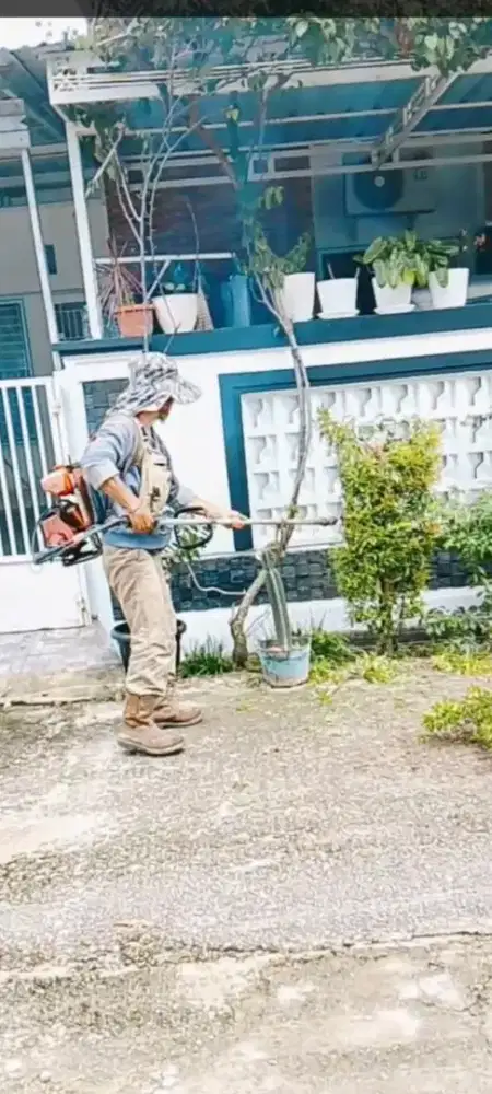 Potong Rumput dan bersih bersih panam