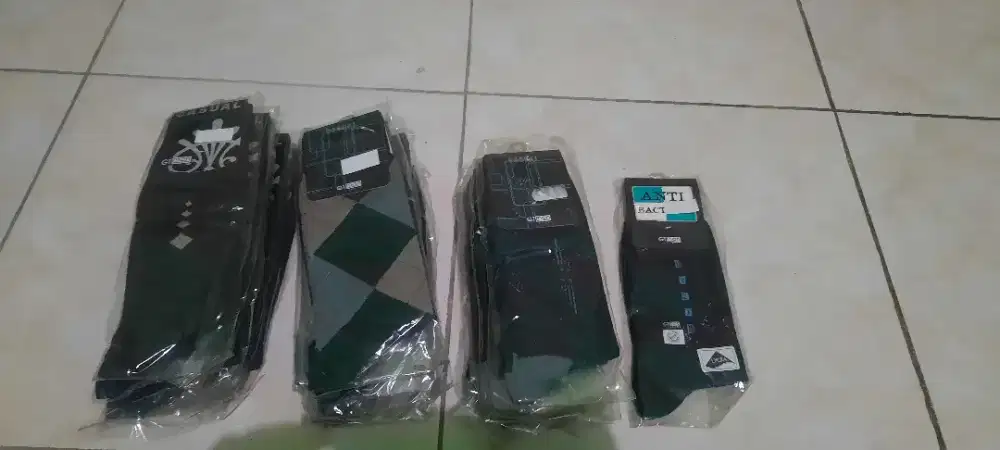 Kaos kaki dewasa