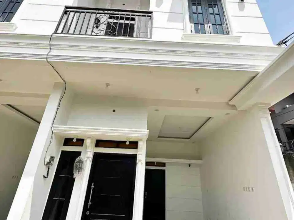 Rumah 2 Lt Dgn Rooftop di Condet Dekat PGC, Toll Cawang, Pasar Kramatjati, TB. Simatupang, Bandara Halim