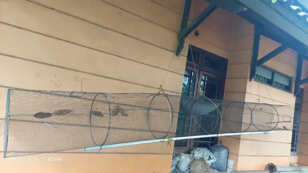 di jual Umbaran dan kandang burung ada 7
