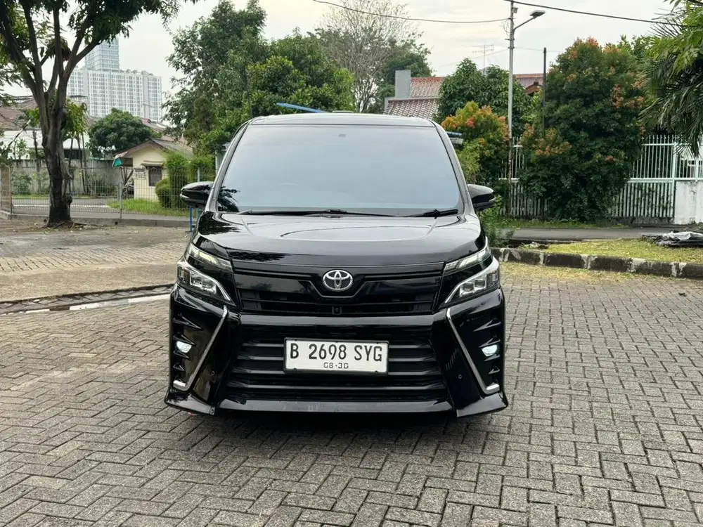 Toyota voxy 2.0 At 2018