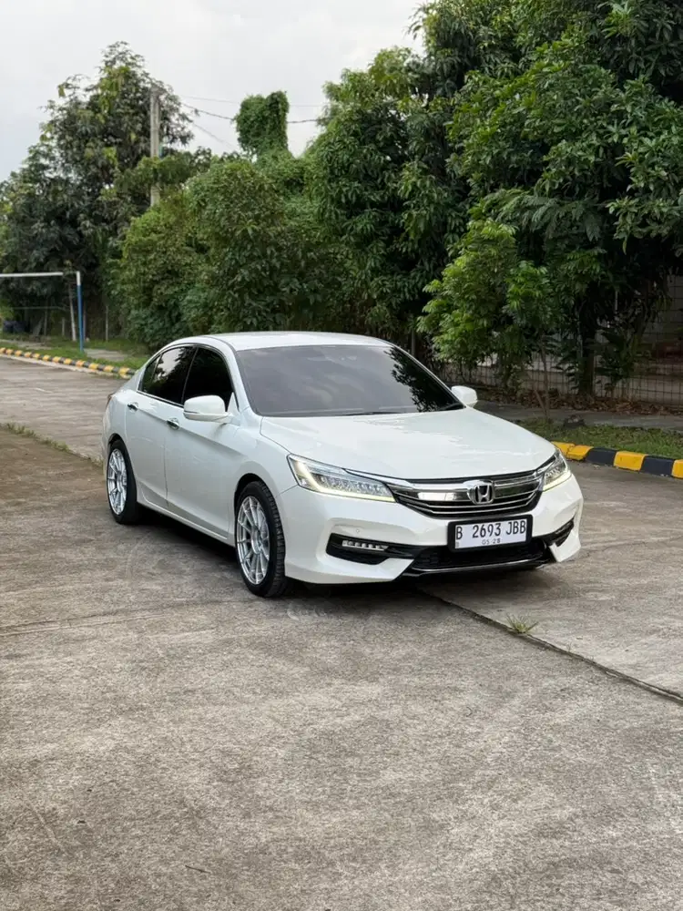 Honda Accord 2.4 VTI-L Bensin AT 2016 Putih (Km Rendah)