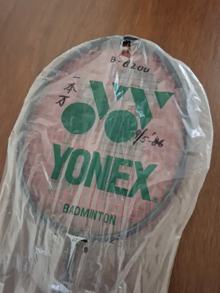 Yonex blacken b-8200