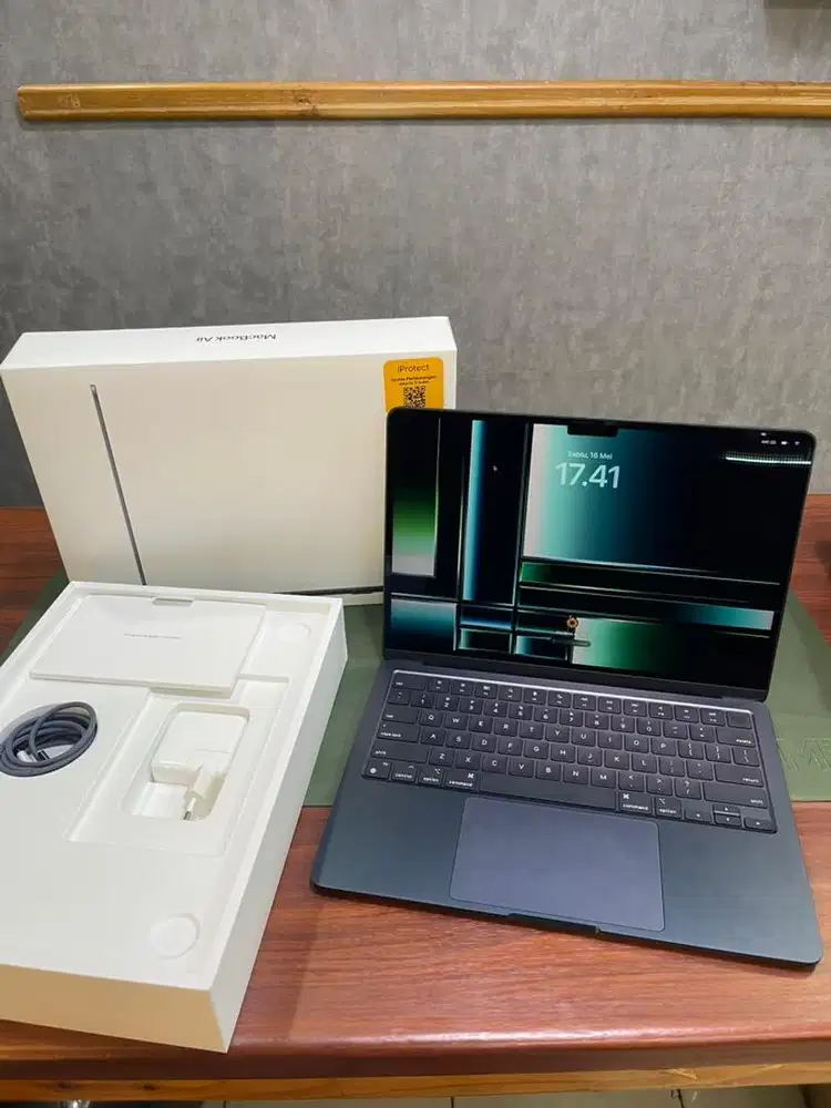 Macbook Air M2 8/256 midnight Garansi Resmi ibox fullset