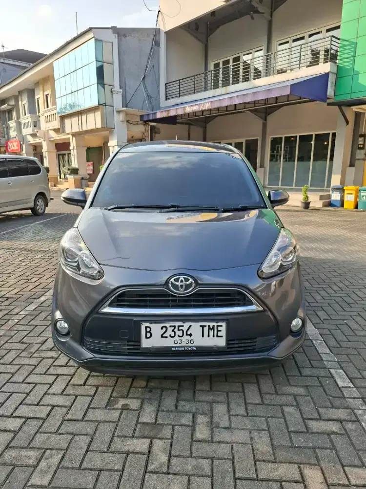 Toyota Sienta V M/T 2017