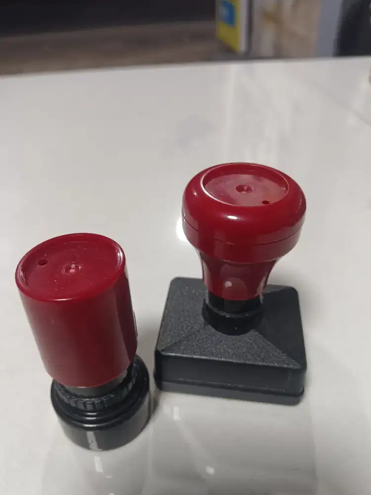 Stempel otomatis warna