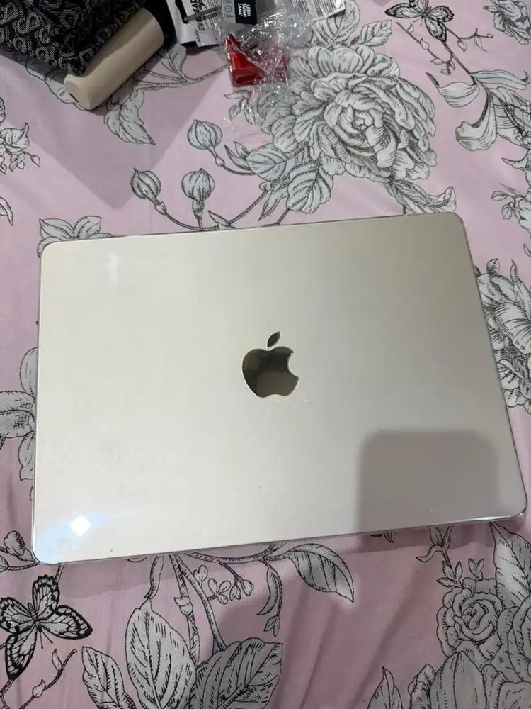 Macbook Air M2 2022 8GB Resmi iBox Fullset + Nota Mulus 100% BH 100%