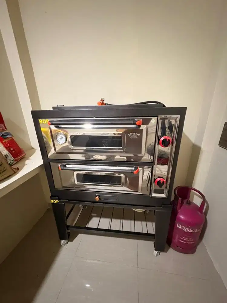Oven Gas Zeppelin 2 Tray/Deck, Sangat Terawat (Baru Beli Okt 2025)