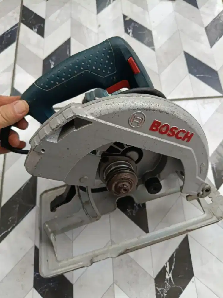 Dijual Mesin Gergaji Potong Kayu Bosch GKS7000 Preloved Murah