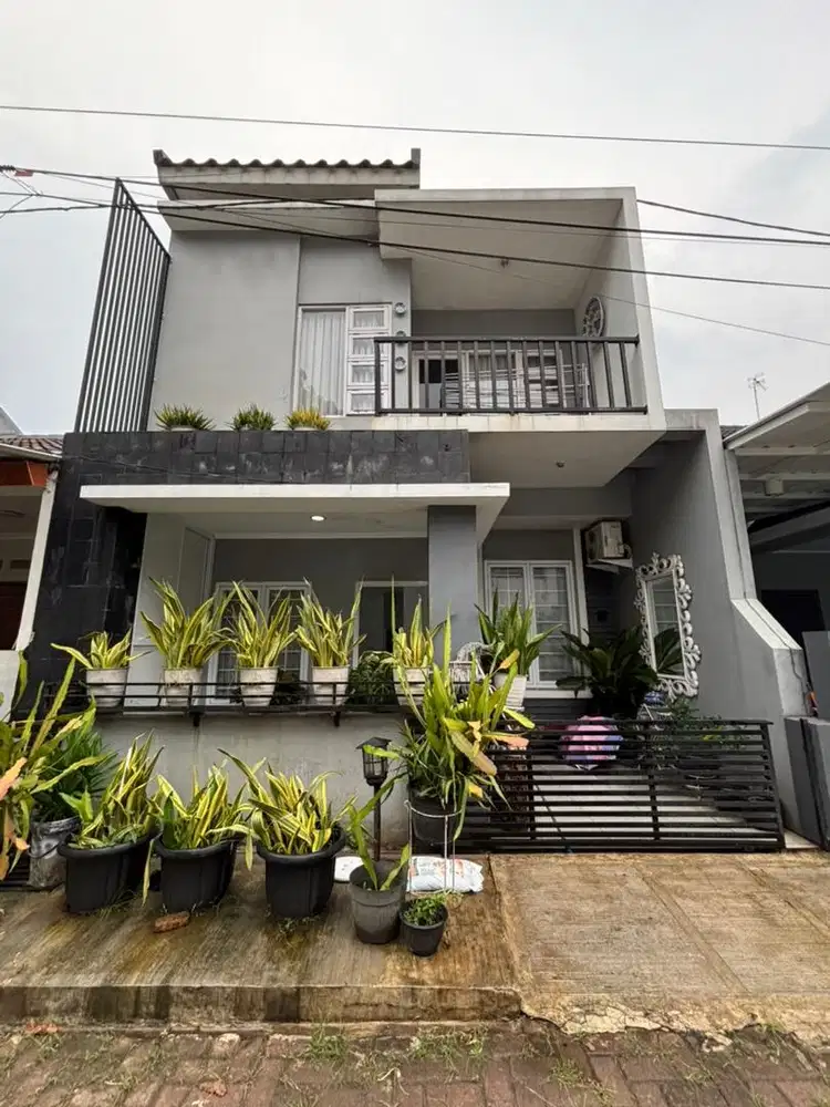 DISEWAKAN RUMAH TINGKAT PERUMAHAN TAMAN KENARI JAGORAWI