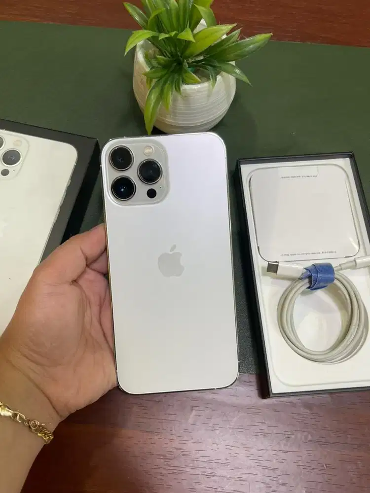 Iphone 13pro max 256 Silver Garansi Ibox fullset