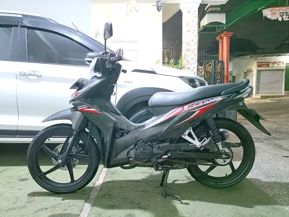 Revo absolut tahun 2011 isi/tt boleh gan cash lebih bagus