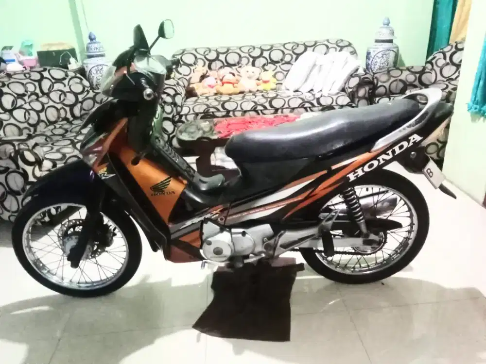 Dijual Honda Supra x 125 karbu thn 2007 mulus komplit Dk8