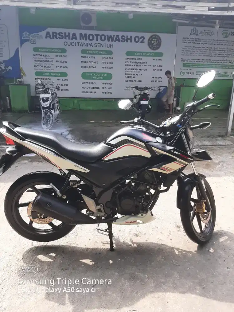 Honda CB150R Hitam