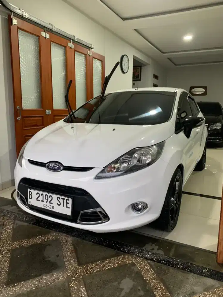 Ford Fiesta S AT 2013