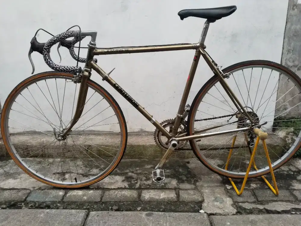 Sepeda balap Centurion