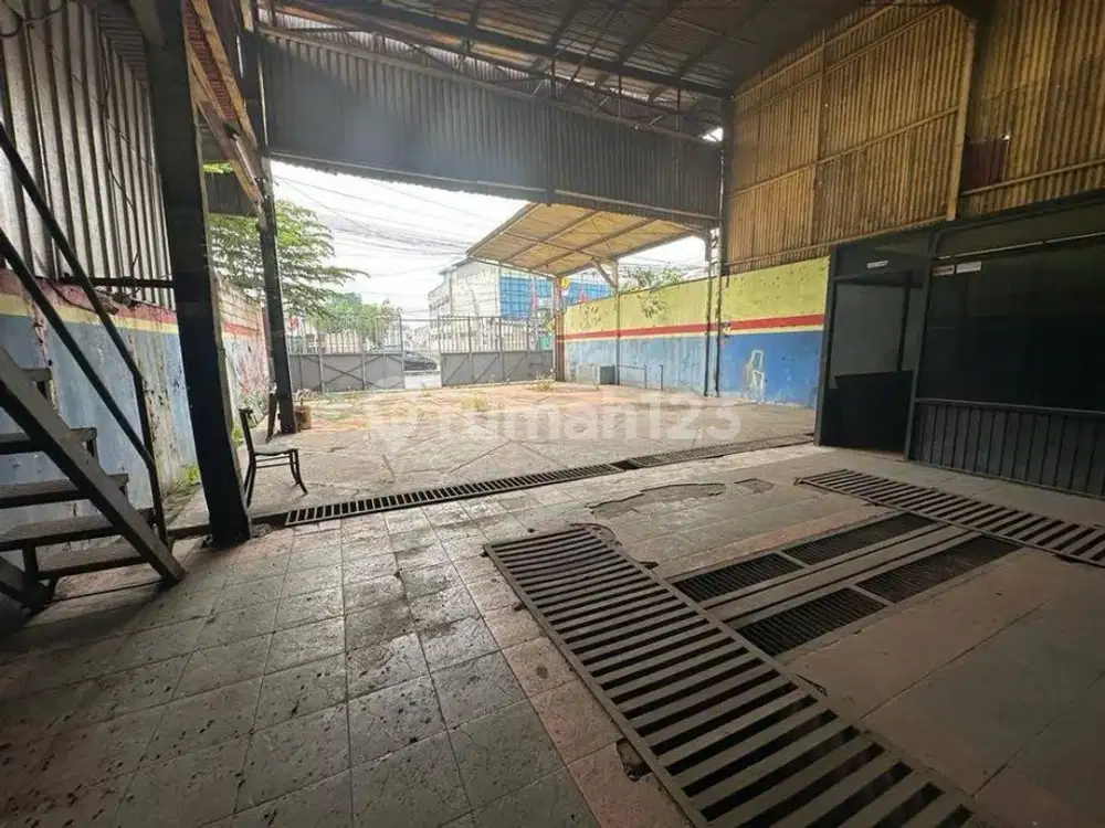 Gudang Open 300M Jalan Utama Siliwangi - Narogong Tol Bekasi Barat. *831