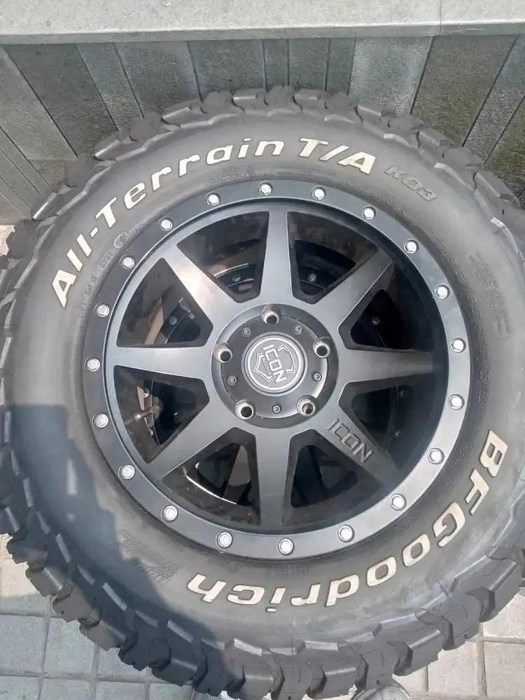 Velg R18 ICON Alloys Rebound dengan ban BFGoodrich All-Terrain T/A KO3