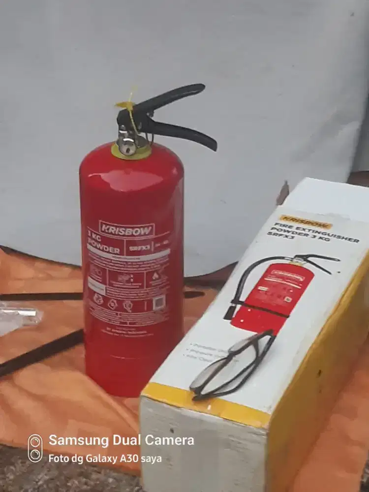 Krisbow Fire Extinguisher Alat Pemadam Api Powder 3 Kg Apar Abc 3 Kg