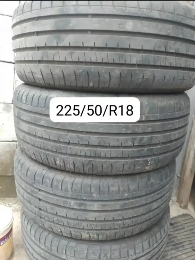 Ban 225/50/R18 4pcs Accelera phi