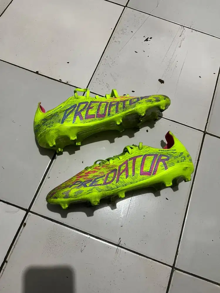 Sepatu Bola Adidas Predator League