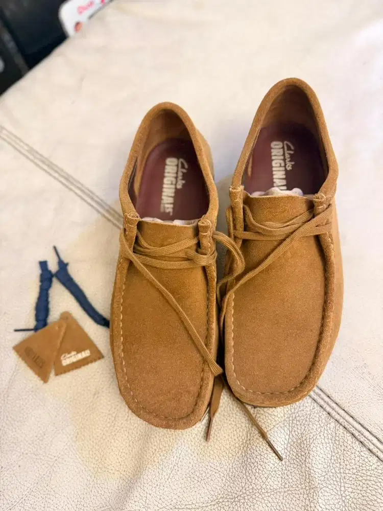 clarks wallabe sepatu size 42